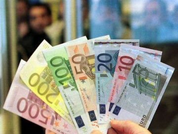 Falsos permisos de estadía para inmigrantes: pagan hasta 2000 euros