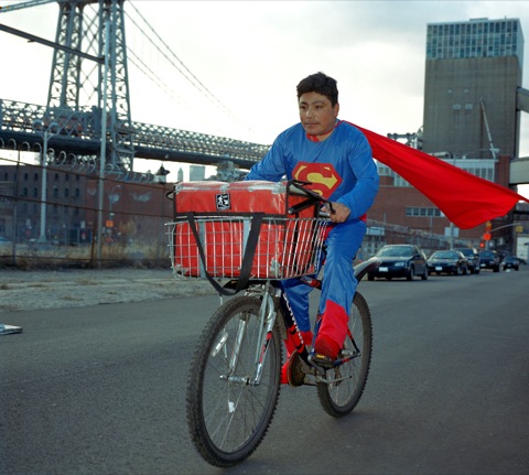 Superhéroes. Inmigrantes Mexicanos en NewYork que salvan el mundo fotos de Dulce Pinzón