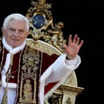 Video Renuncia del Papa Benedicto XVI al Vaticano palabras en latino traducidas en español e italiano