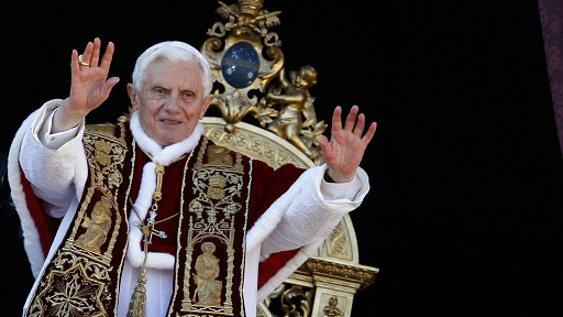 Video Renuncia del Papa Benedicto XVI al Vaticano palabras en latino traducidas en español e italiano