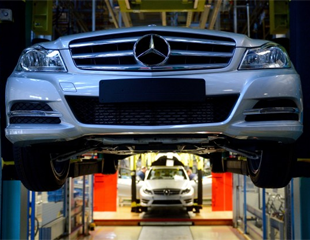 Lavoro Mercedes-Benz apre al mondo: "Vogliamo più manager immigrati"
