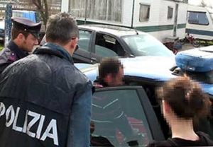 2 ecuatorianos y un italiano roban un taxi en Génova, los delincuentes arrestados