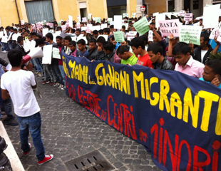 Menores no acompañados: "Protestas en Roma tras el bombardeo de los centros para refugiados"