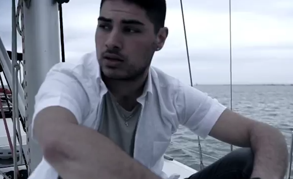 Ruben Mendes con il suo primo video clip "Viaggi in mare" 