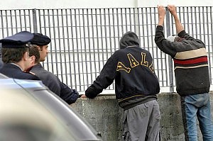 Raid razzisti in Abruzzo. Sei arrestati, anche un carabiniere