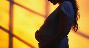 Donna incinta ecuadoriana perse bimbo a genova