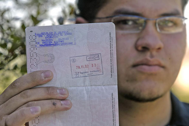 Se puede viajar con nie y pasaporte caducado a francia